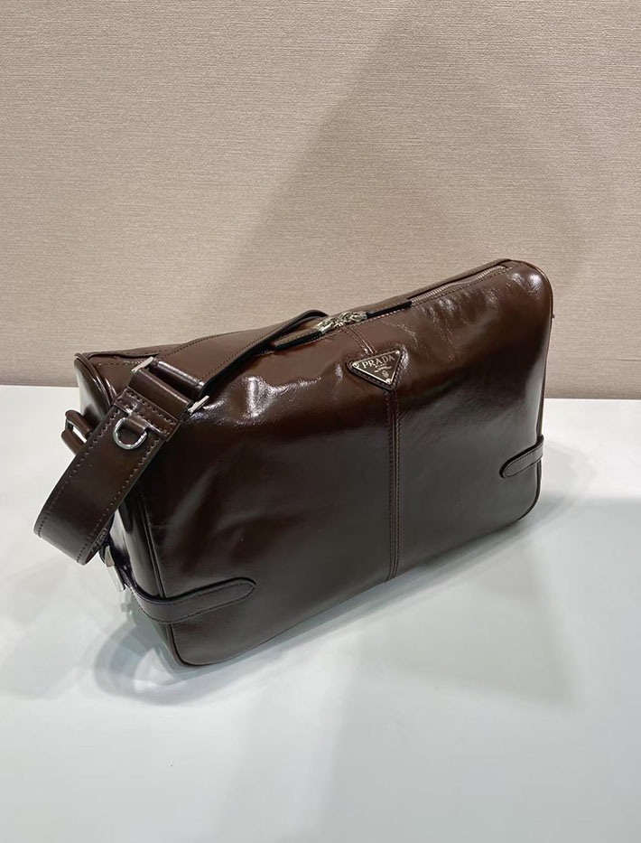 プラダ バッグ メンズ 新作 PRADA ソフトルックスレザーショルダーバッグ ダークブラウン 2VH187_2CYR_F01D6_V_OOO プラダ 斜 めがけ バッグ アウトレット - 画像 (9)