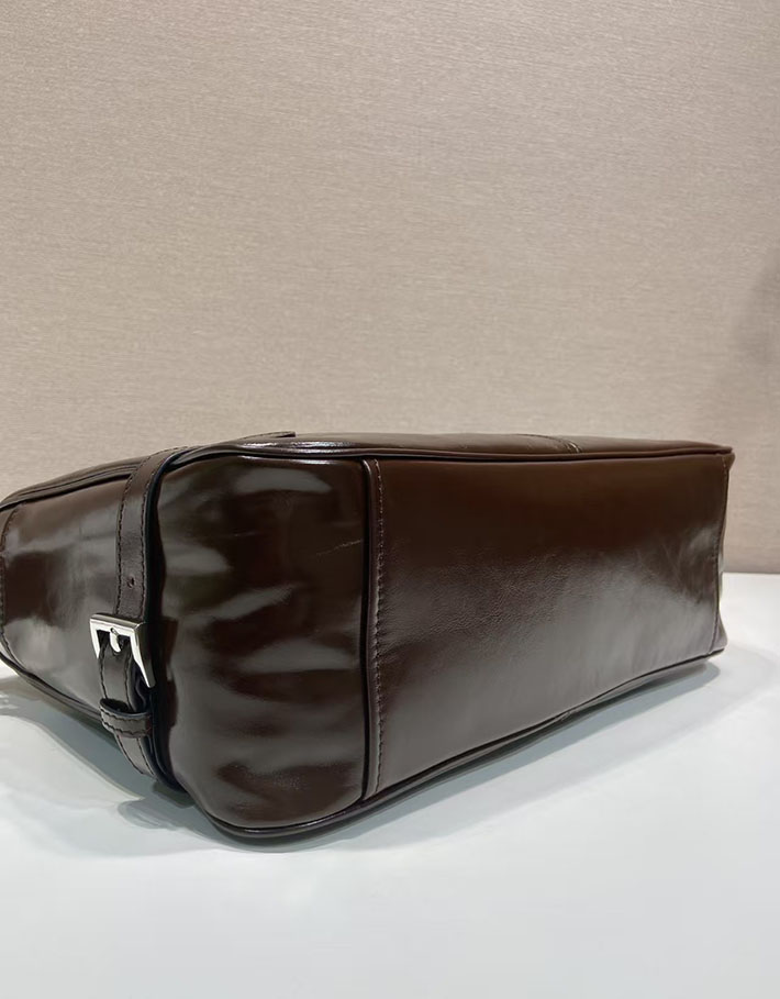 プラダ バッグ メンズ 新作 PRADA ソフトルックスレザーショルダーバッグ ダークブラウン 2VH187_2CYR_F01D6_V_OOO プラダ 斜 めがけ バッグ アウトレット - 画像 (5)