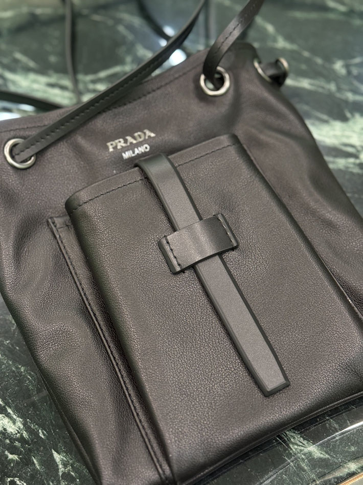 プラダ バッグ レディース PRADA ルート ラージ レザー バッグ ブラック 1BC293_2G6F_F0002_V_OOO プラダ ナイロン バッグ アウトレット - 画像 (5)