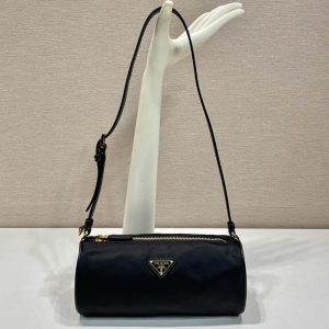 プラダ ポーチ アウトレット 値段