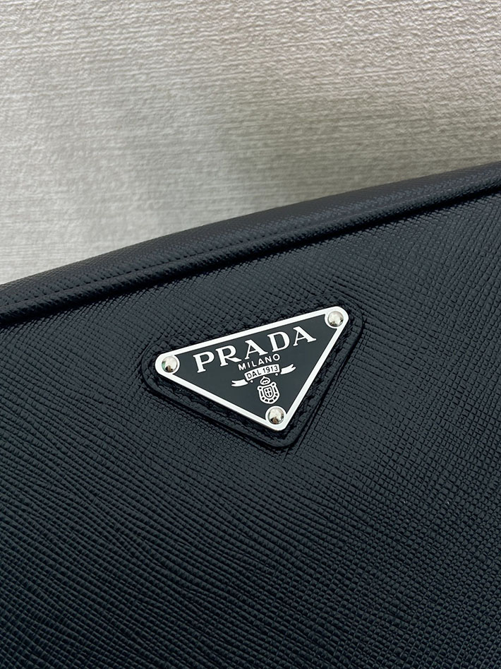 プラダ バッグ レディース PRADA サフィアーノレザー ポーチ ストラップ付き ブラック 2NE065_PN9_F0002 プラダ ポーチ ショルダー - 画像 (4)
