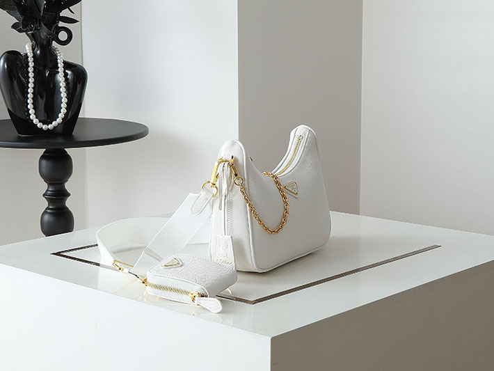 プラダ バッグ レディース PRADA Re-Edition 2005 サフィアーノレザー バッグ ホワイト 1BH204_NZV_F0CHZ レディース プラダ バッグ - 画像 (9)