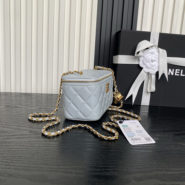 シャネル 新作バッグ 2026 CHANEL チェーンショルダーバッグ マトラッセ ココマーク ライトブルー 2629982 シャネル バッグ アウトレット - 画像 (4)