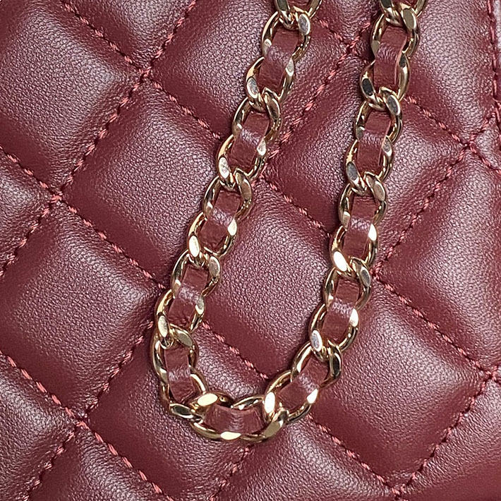 シャネル 新作バッグ 2026 CHANEL チェーンショルダーバッグ マトラッセ ココマーク ワインレッド 2629985 シャネル ミニ バッグ 値段 - 画像 (6)