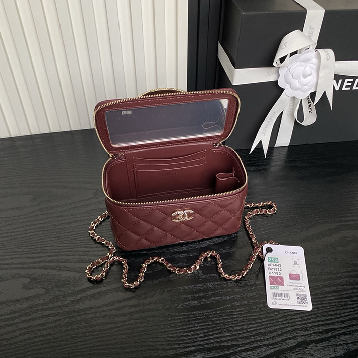 シャネル 新作バッグ 2026 CHANEL チェーンショルダーバッグ マトラッセ ココマーク ワインレッド 2629985 シャネル ミニ バッグ 値段 - 画像 (3)