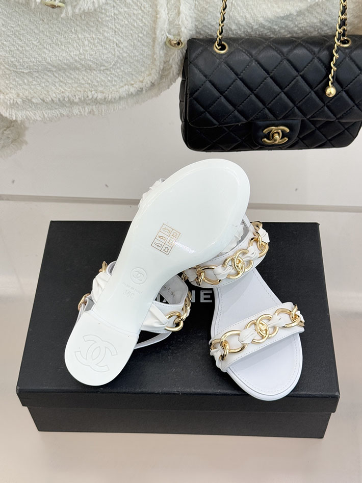 最高級シャネルスーパーコピー CHANEL チェーンモチーフ レディースサンダル 人気 ホワイト 2631029 シャネル 靴 白 - 画像 (3)