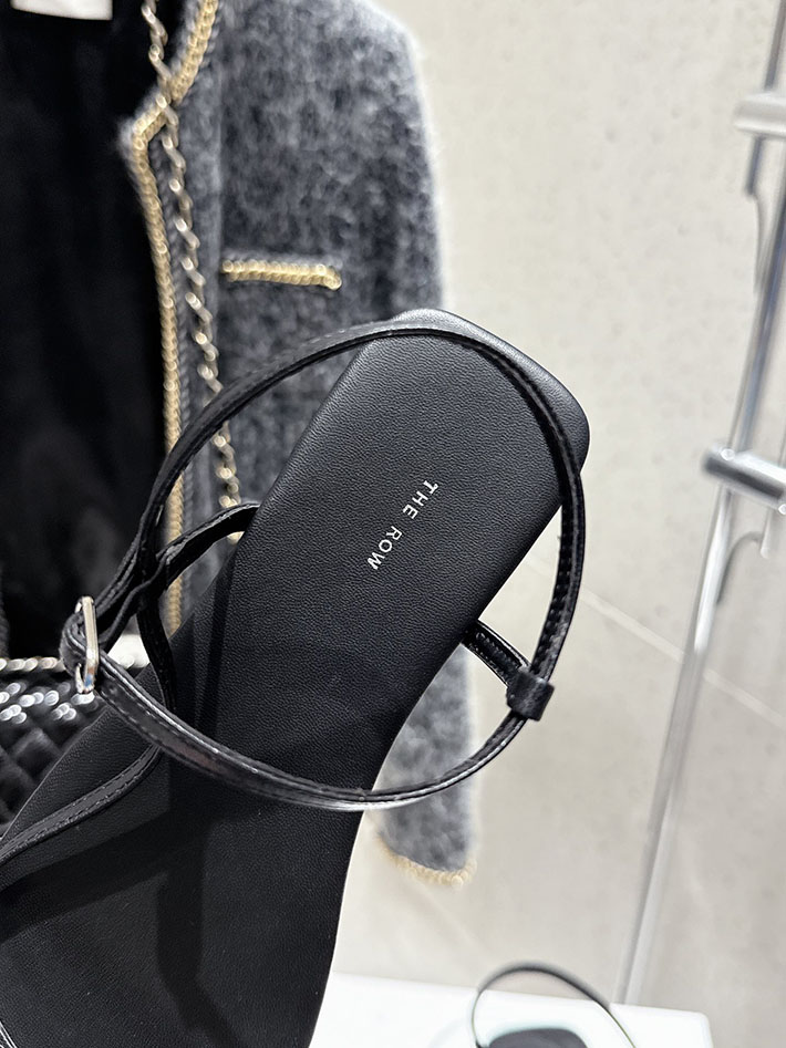 最高級ザロウスーパーコピー THE ROW Bare Sandal サンダル ナローTストラップ レディース ブラック 2631155 The Row サンダル - 画像 (4)