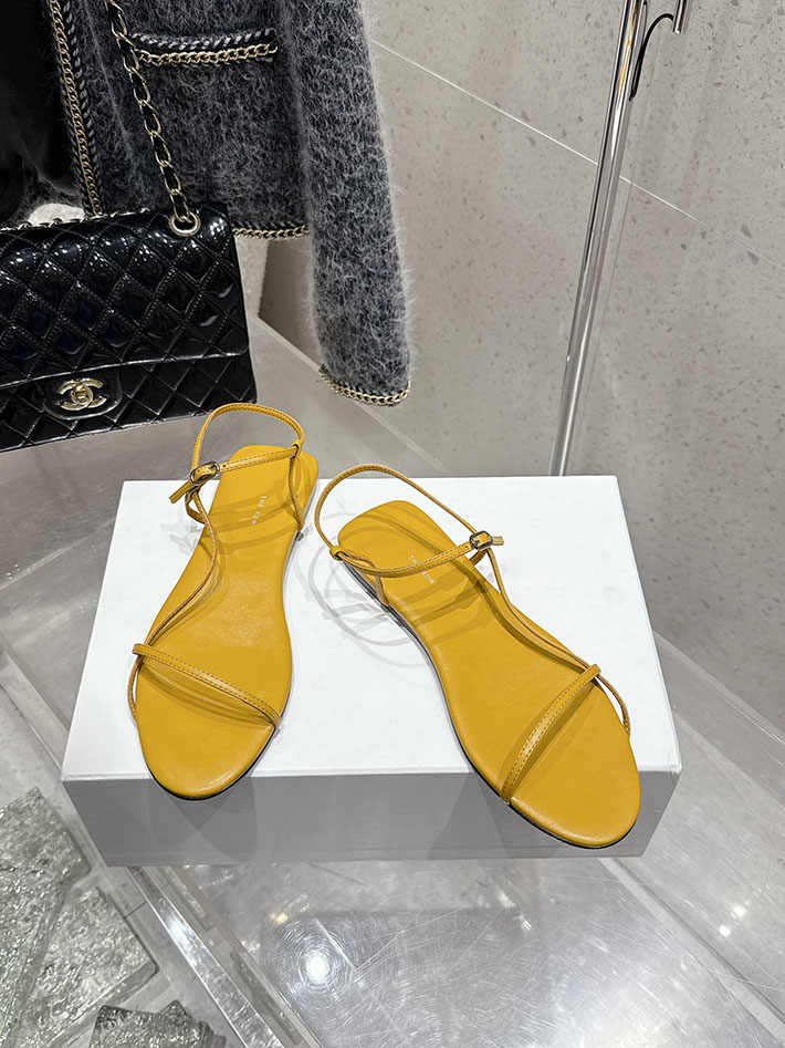 最高級ザロウスーパーコピー THE ROW Bare Sandal サンダル ナローTストラップ レディース イエロー 2631156 The Row 靴 - 画像 (9)