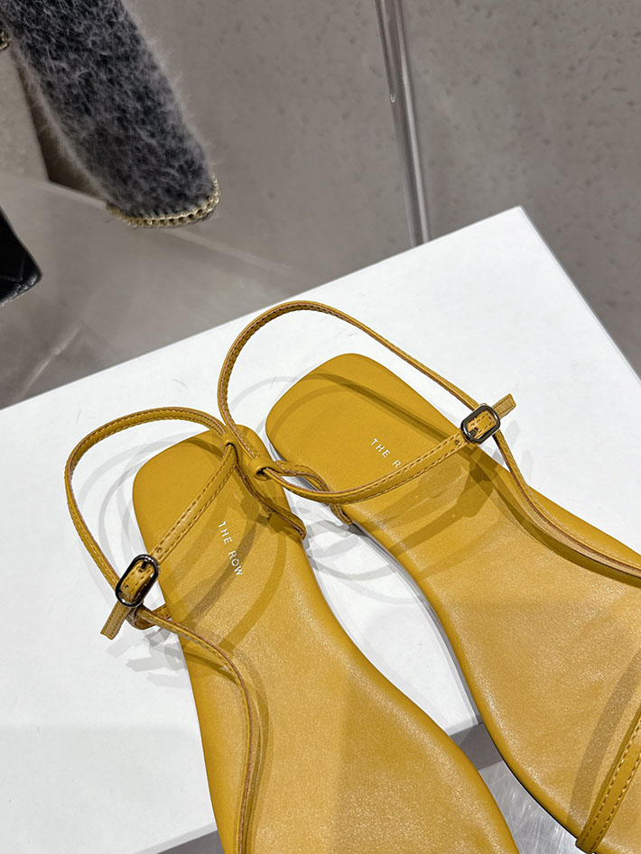 最高級ザロウスーパーコピー THE ROW Bare Sandal サンダル ナローTストラップ レディース イエロー 2631156 The Row 靴 - 画像 (4)