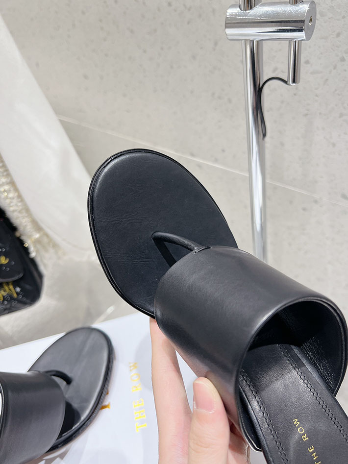 最高級ザロウスーパーコピー THE ROW サンダル SIGNUM HEEL SANDAL トングサンダル ブラック 2631160 ザロウ 店舗 大阪 - 画像 (4)