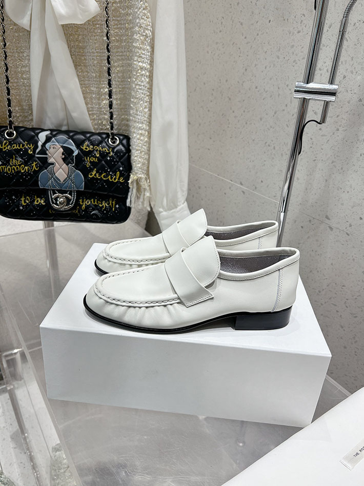 最高級ザロウスーパーコピー THE ROW Soft Loafer ナッパレザー ローファー シューズ 靴 ホワイト 2631188 THE ROW アウトレット 店舗 - 画像 (7)