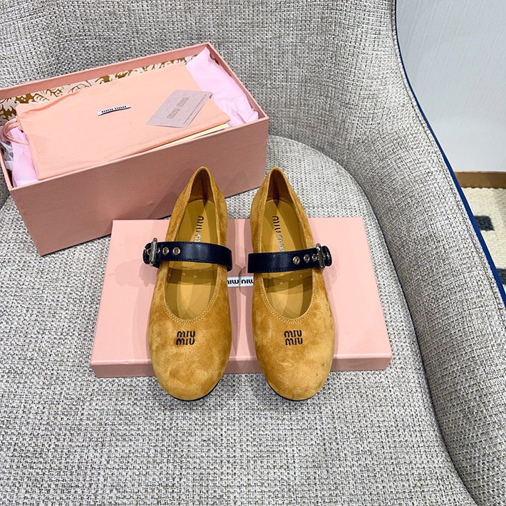 レディース ミュウミュウ MiuMiu 2026年 新作 レザー バレリーナフラットシューズ 2631373 Miumiu バレエシューズ コーデ - 画像 (3)