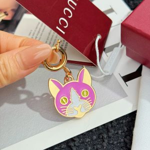 グッチ キーホルダー 猫