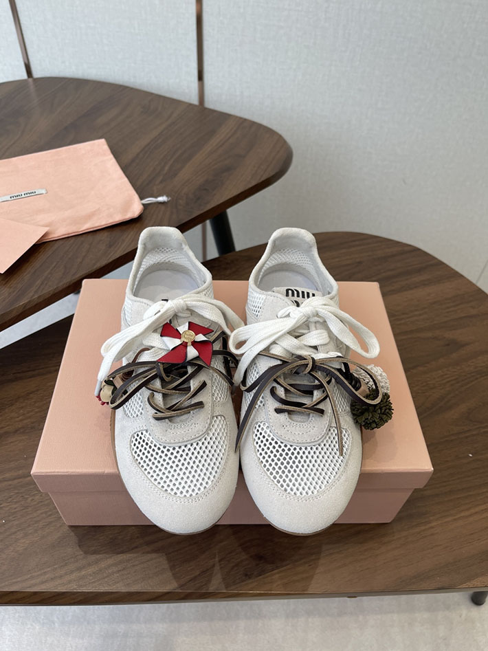 MIUMIU スニーカー レディース