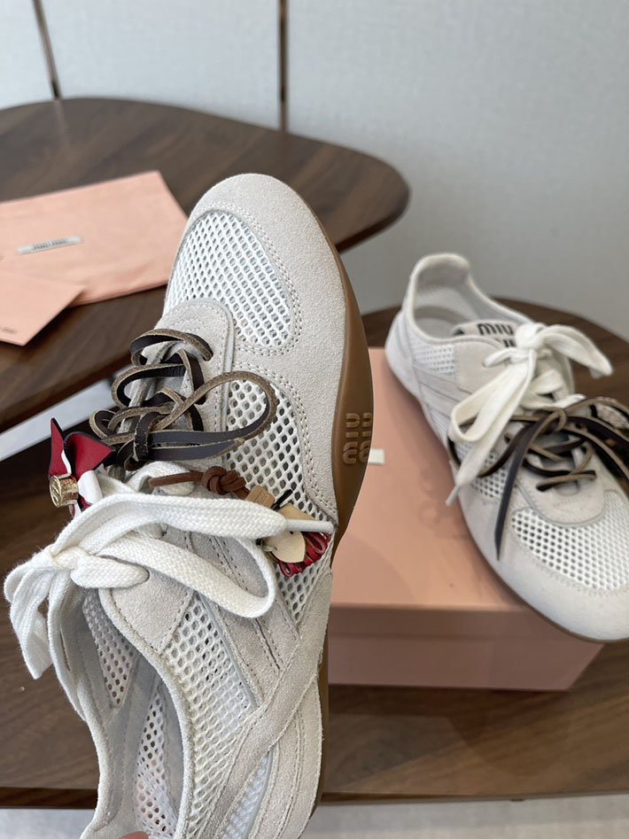 レディース ミュウミュウ MiuMiu ジムナジウムメッシュxスエードスニーカー ホワイト 5E589E_3KU1_F0009 MIUMIU スニーカー レディース - 画像 (4)