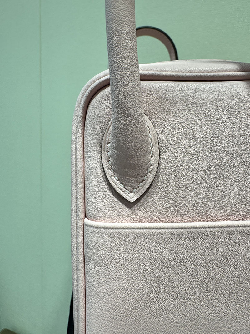 エルメス リンディミニの通販 HERMES ミニリンディ モーヴシルベストル スイフト シルバー金具 H085955CKX9 エルメス リンディ ミニ 定価 - 画像 (3)