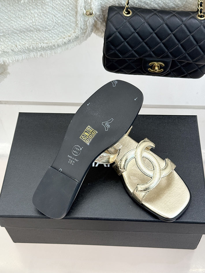 最高級シャネルスーパーコピー CHANEL 2026年春夏 新作 サンダル ラムスキン カーフスキン ゴールド 2630806 シャネル サンダル 新作 - 画像 (3)