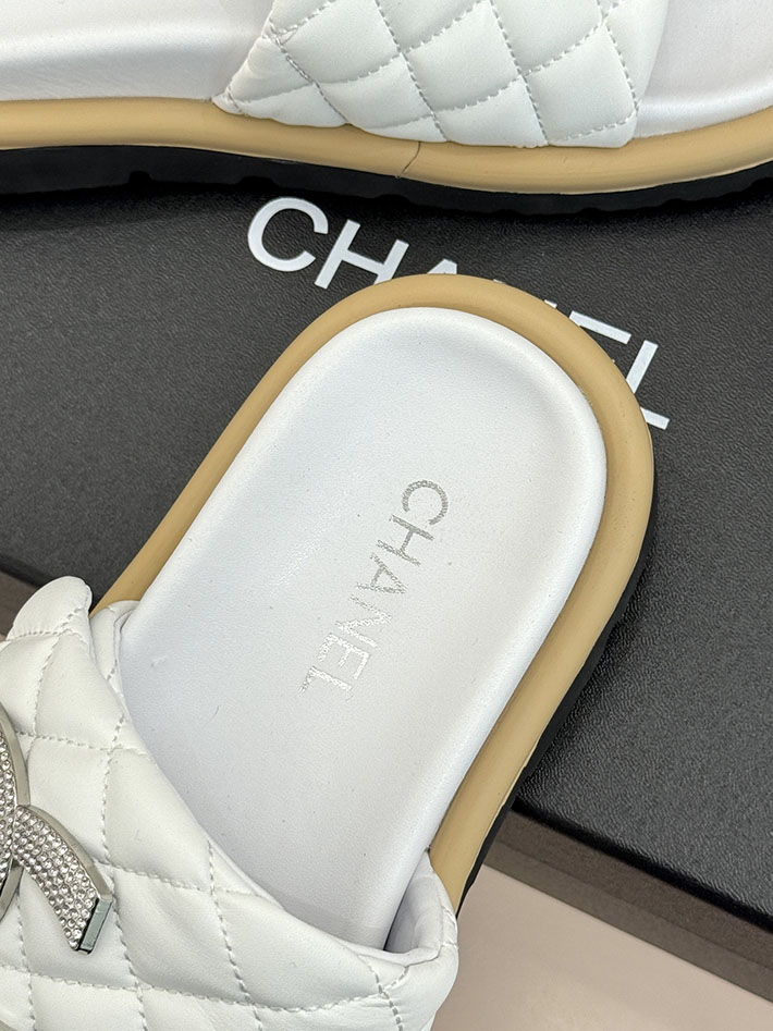 最高級シャネルスーパーコピー CHANEL 2026年春夏 新作 ラムスキン キルトウッド ミュール ホワイト 2630816 シャネル サンダル 新作 - 画像 (4)