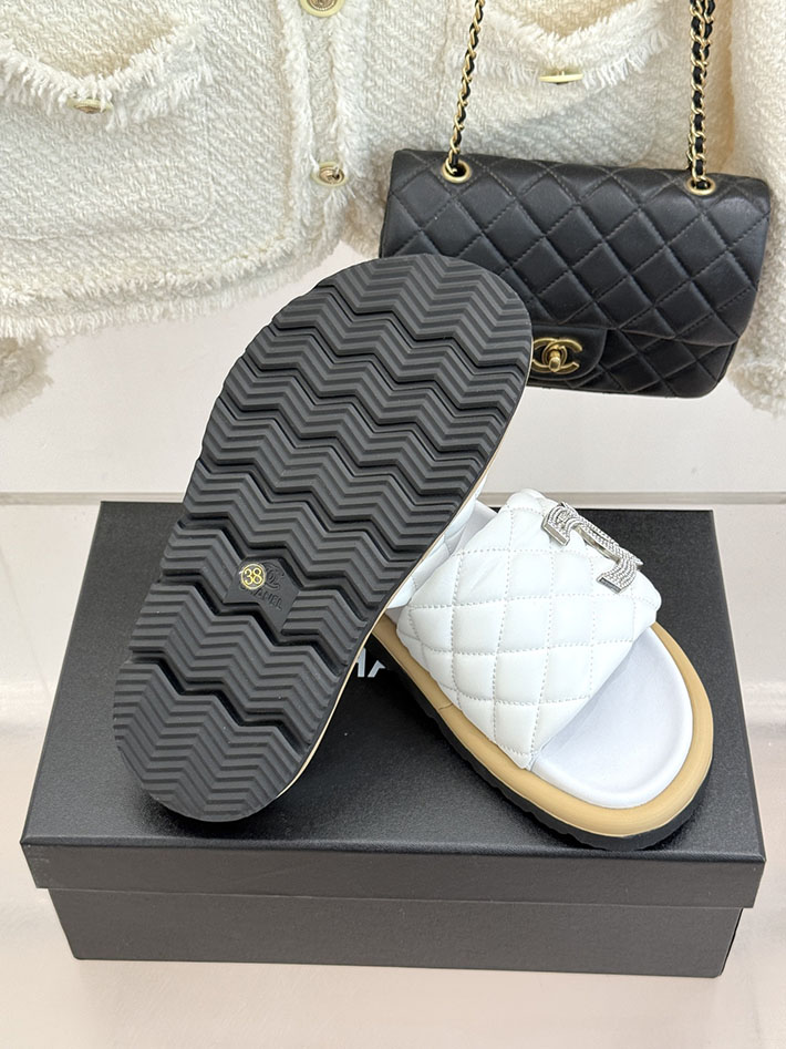 最高級シャネルスーパーコピー CHANEL 2026年春夏 新作 ラムスキン キルトウッド ミュール ホワイト 2630816 シャネル サンダル 新作 - 画像 (3)