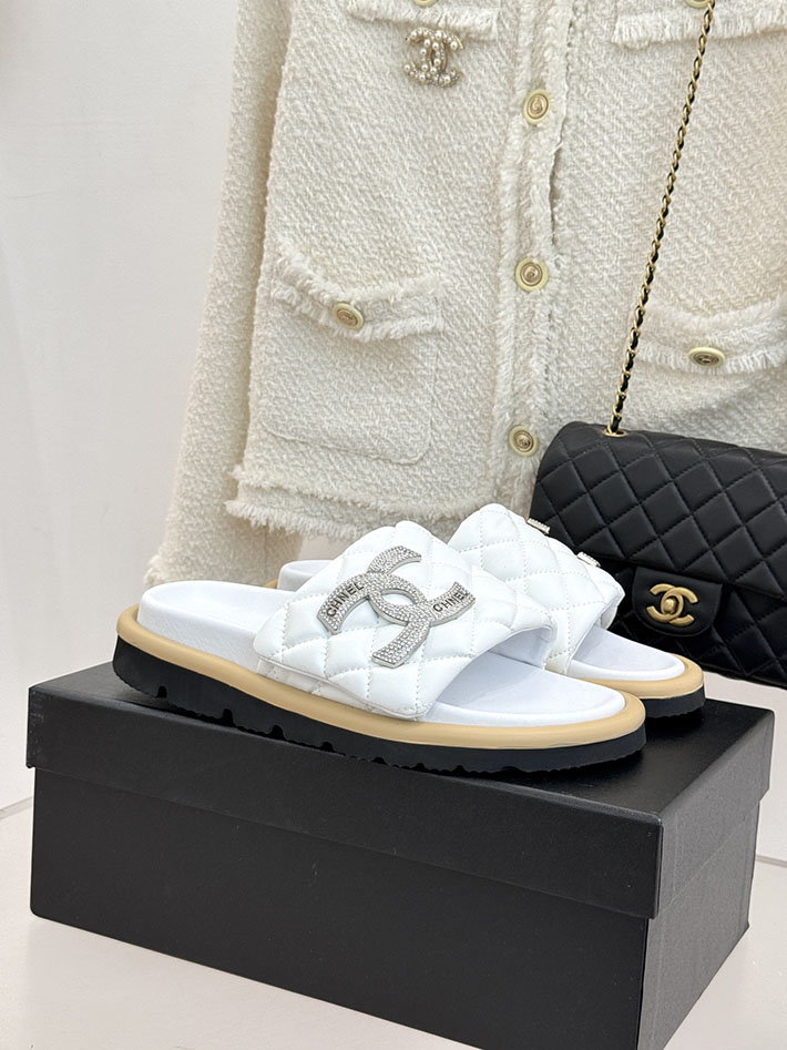 最高級シャネルスーパーコピー CHANEL 2026年春夏 新作 ラムスキン キルトウッド ミュール ホワイト 2630816 シャネル サンダル 新作 - 画像 (2)