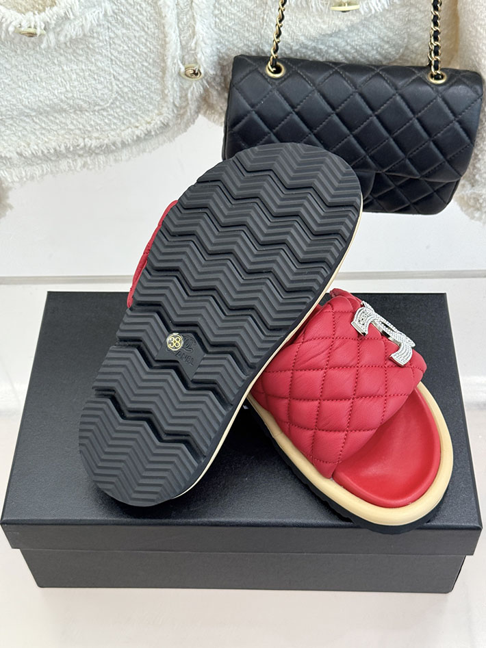 最高級シャネルスーパーコピー CHANEL 2026年春夏 新作 ラムスキン キルトウッド ミュール レッド 2630818 シャネル 靴 レディース 人気 - 画像 (3)