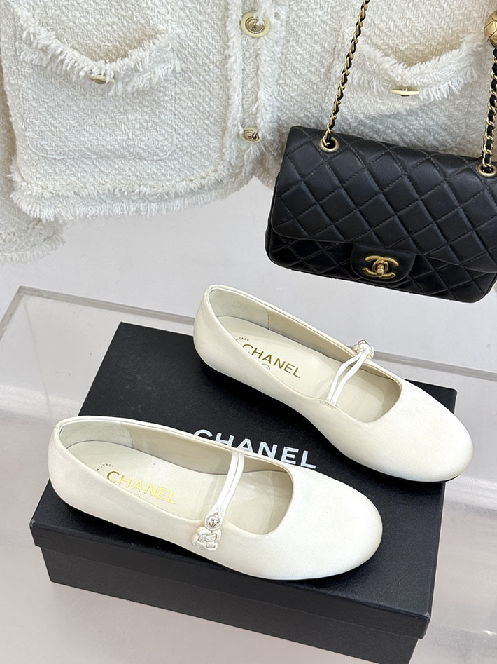 最高級シャネルスーパーコピー CHANEL 2026年春夏 新作 ココマーク レザー ストラップパンプス レッド 2630834 シャネル パンプス 値段 - 画像 (9)