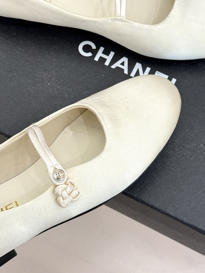 最高級シャネルスーパーコピー CHANEL 2026年春夏 新作 ココマーク レザー ストラップパンプス レッド 2630834 シャネル パンプス 値段 - 画像 (5)