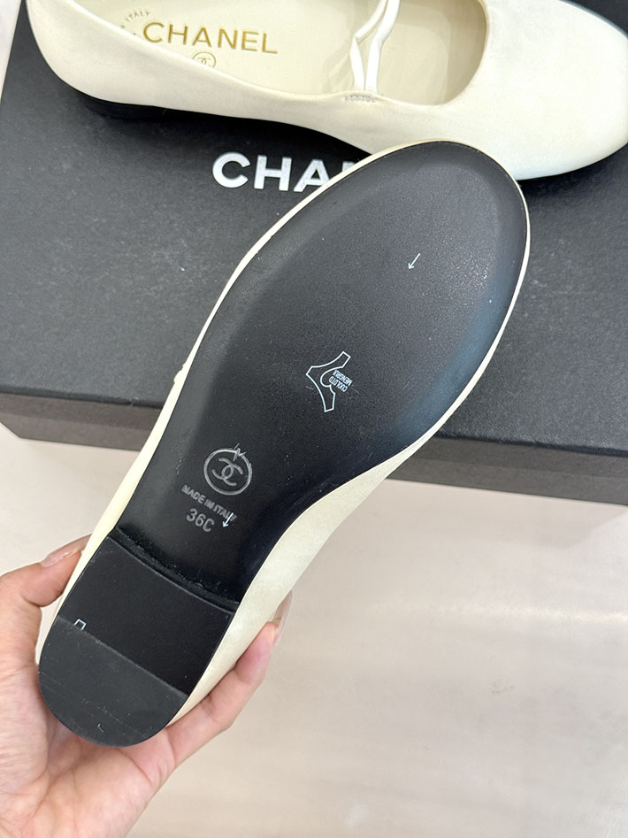 最高級シャネルスーパーコピー CHANEL 2026年春夏 新作 ココマーク レザー ストラップパンプス レッド 2630834 シャネル パンプス 値段 - 画像 (3)