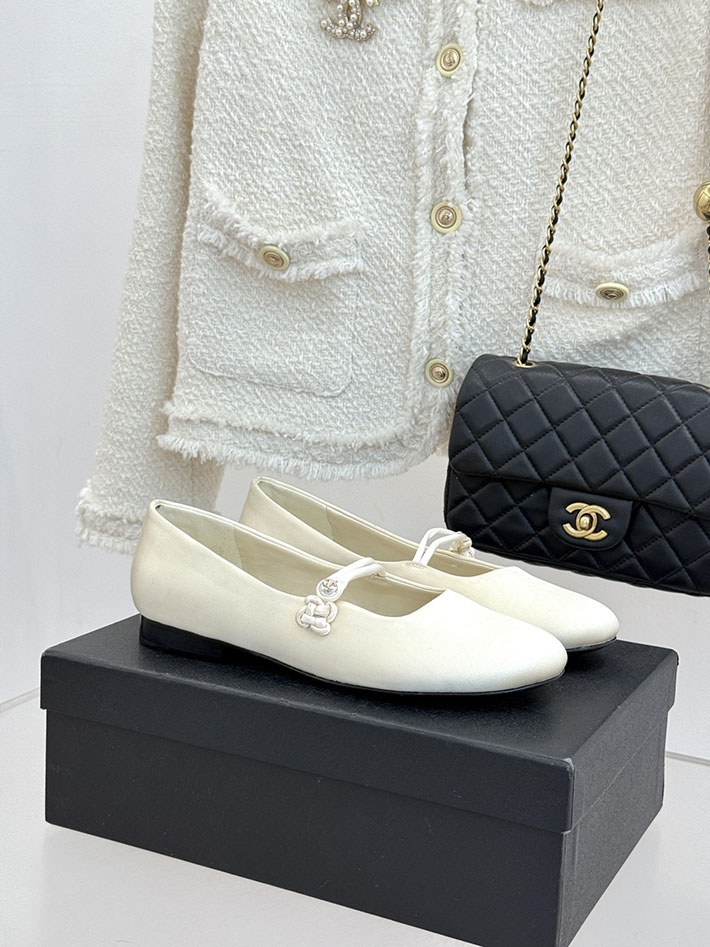 最高級シャネルスーパーコピー CHANEL 2026年春夏 新作 ココマーク レザー ストラップパンプス レッド 2630834 シャネル パンプス 値段 - 画像 (2)