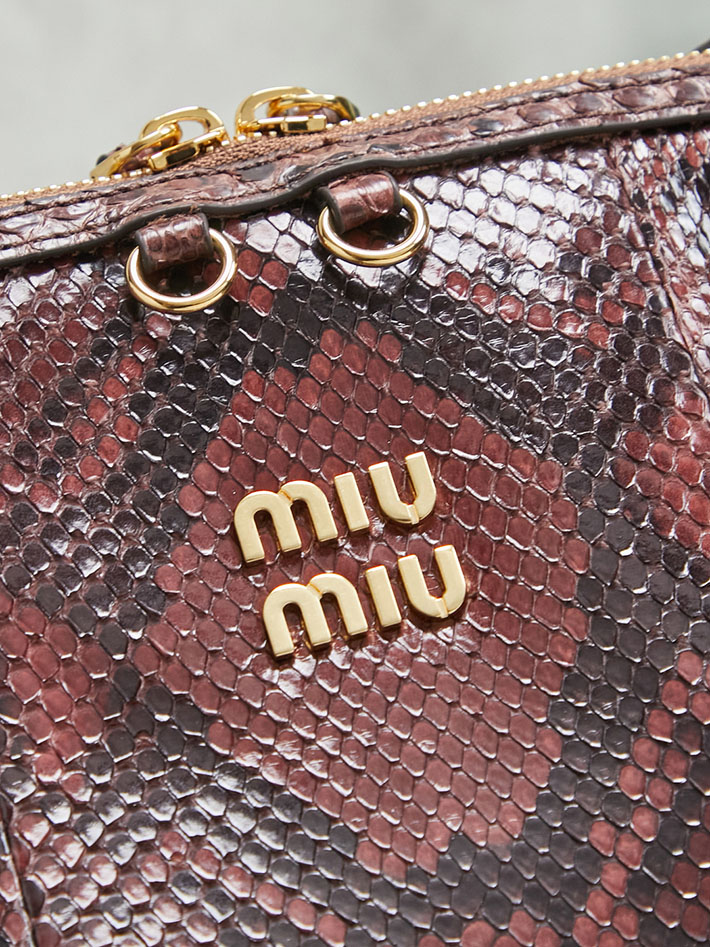 最高級MiuMiuスーパーコピー ミュウミュウ キャプリス パイソンプリント アイヤーズ クラッチバッグ タバコブラウン 5BF130_2BN6_F0005 Miumiu バッグ 人気 - 画像 (6)