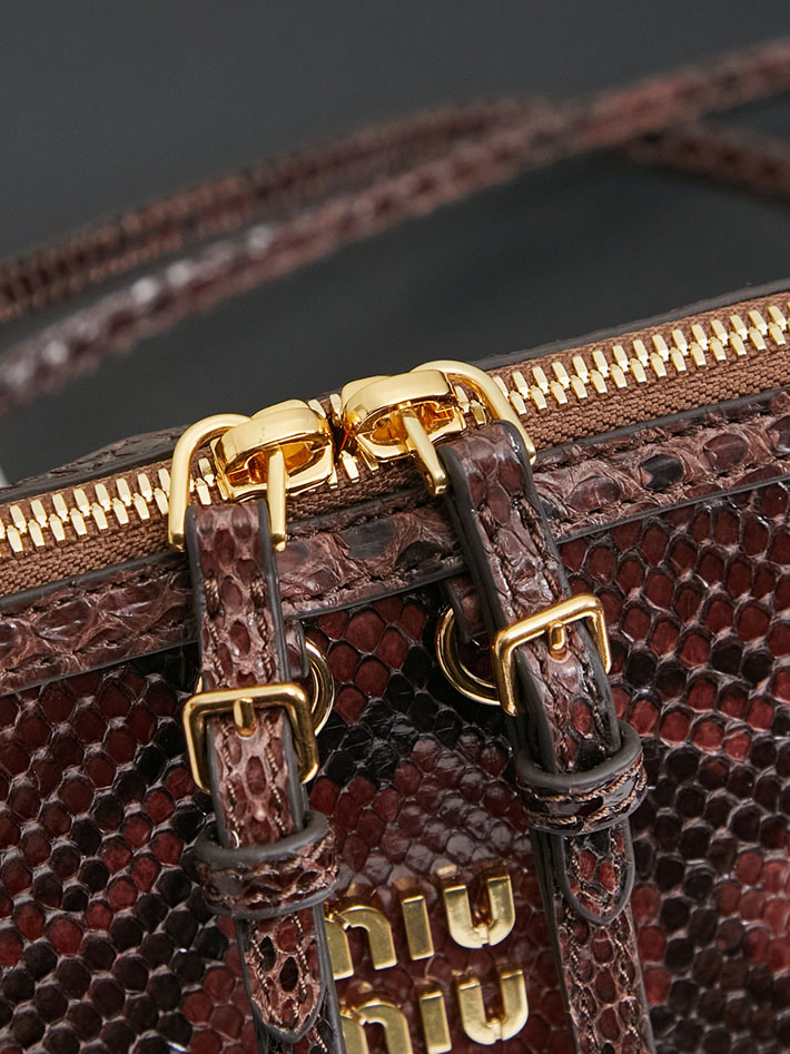 最高級MiuMiuスーパーコピー ミュウミュウ キャプリス パイソンプリント アイヤーズ クラッチバッグ タバコブラウン 5BF130_2BN6_F0005 Miumiu バッグ 人気 - 画像 (5)