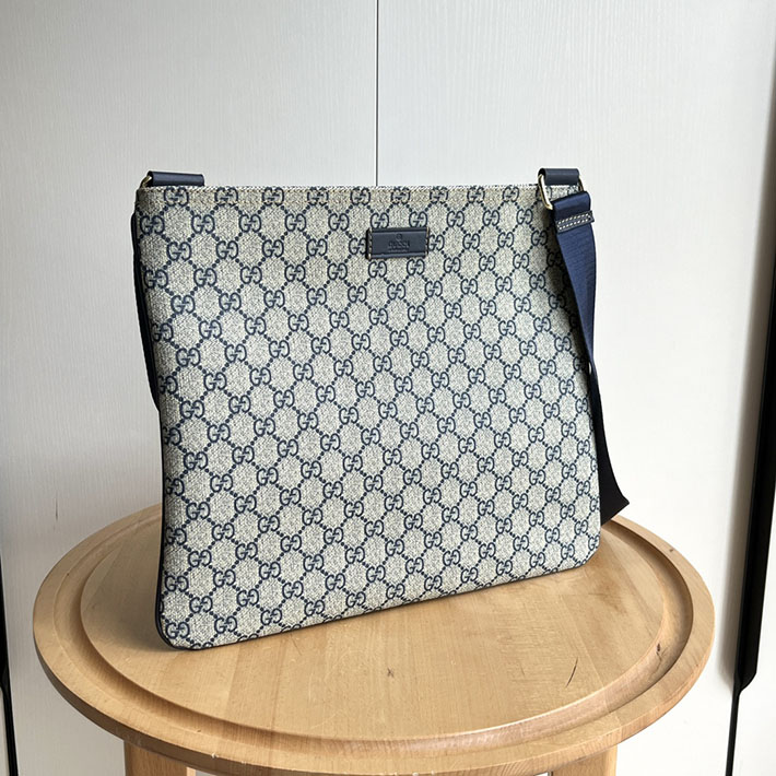 グッチ直営アウトレット店 GUCCI GGインプリメ クロスボディ ショルダーバッグ 斜め掛け マチなし PVC ベージュ&ブルー 2632157 GUCCI ビジネスバッグ メンズ - 画像 (8)