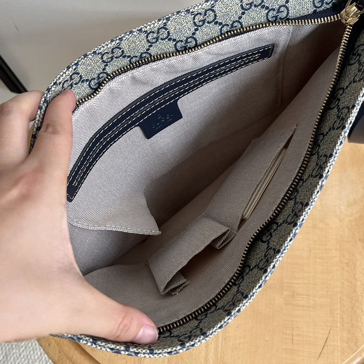 グッチ直営アウトレット店 GUCCI GGインプリメ クロスボディ ショルダーバッグ 斜め掛け マチなし PVC ベージュ&ブルー 2632157 GUCCI ビジネスバッグ メンズ - 画像 (3)