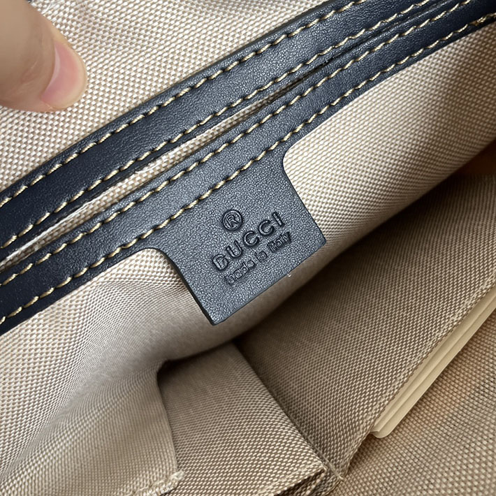 グッチ直営アウトレット店 GUCCI GGインプリメ クロスボディ ショルダーバッグ 斜め掛け マチなし PVC ベージュ&ブルー 2632157 GUCCI ビジネスバッグ メンズ - 画像 (2)