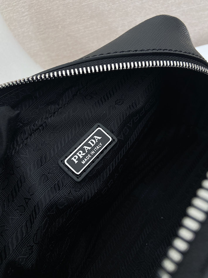 プラダ バッグ メンズ 新作 PRADA サフィアーノレザー ポーチ ブラック 2NE065_PN9_F0002 プラダ ポーチ メンズ - 画像 (2)