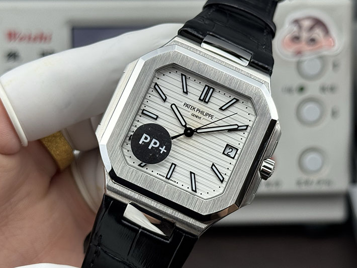 最高級パテックフィリップスーパーコピー PATEK PHILIPPE キュビタス 新作 ホワイトゴールド ネイビー 2632440 パテック フィリップ キュビタス 価格 - 画像 (7)