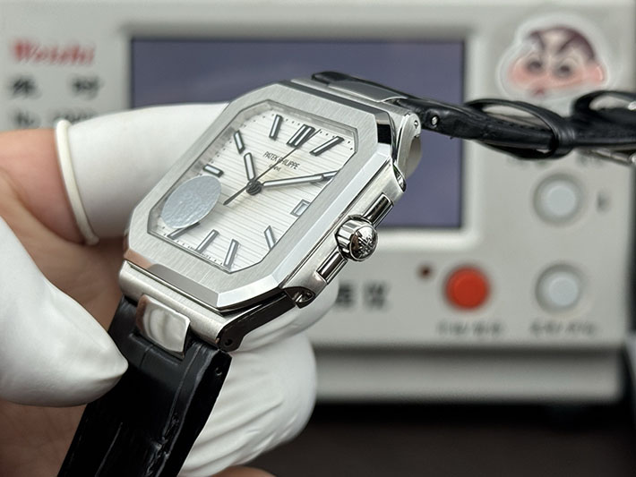 最高級パテックフィリップスーパーコピー PATEK PHILIPPE キュビタス 新作 ホワイトゴールド ネイビー 2632440 パテック フィリップ キュビタス 価格 - 画像 (5)