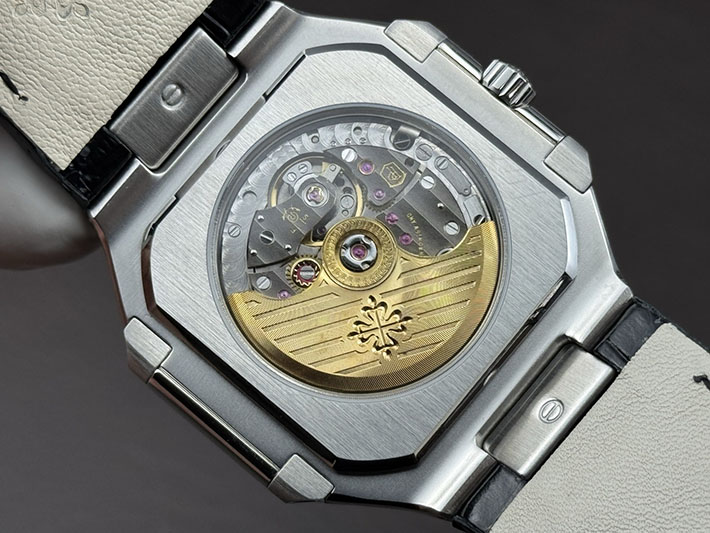 最高級パテックフィリップスーパーコピー PATEK PHILIPPE キュビタス 新作 ホワイトゴールド ネイビー 2632440 パテック フィリップ キュビタス 価格 - 画像 (3)