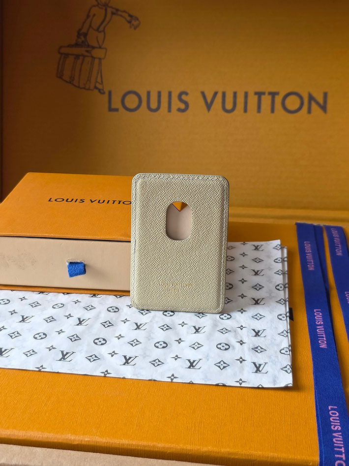 ルイヴィトン カードケース 販売店舗 lv カードケース ポルト カルト・マグネット サンドベージュ M29299 ルイヴィトン MagSafe レビュー - 画像 (7)