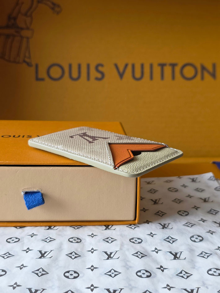 ルイヴィトン カードケース 販売店舗 lv カードケース ポルト カルト・マグネット サンドベージュ M29299 ルイヴィトン MagSafe レビュー - 画像 (5)