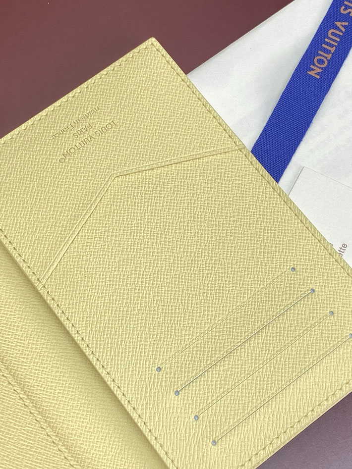 最高級ルイヴィトンスーパーコピー Louis Vuitton パスポートカバー クーヴェルテュール・パスポール バナナイエロー 2634189 ルイヴィトン カードケース 新作 - 画像 (5)