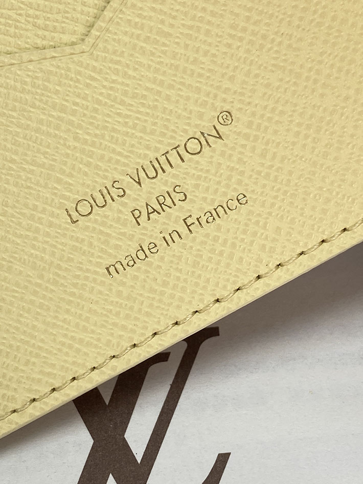 最高級ルイヴィトンスーパーコピー Louis Vuitton パスポートカバー クーヴェルテュール・パスポール バナナイエロー 2634189 ルイヴィトン カードケース 新作 - 画像 (4)