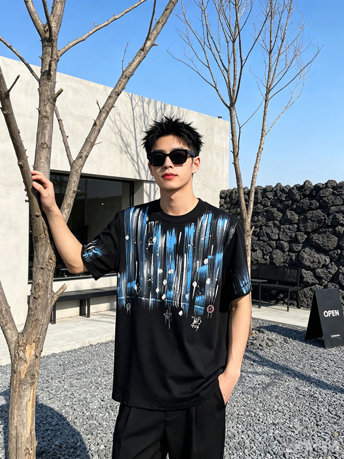 最高級ルイヴィトンスーパーコピー Louis Vuitton コットン 2026年新作 手描きLVロゴTシャツ clothes202600404 ルイ・ヴィトンの黒Tシャツ - 画像 (5)