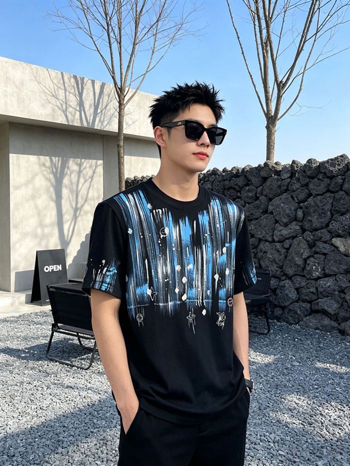 最高級ルイヴィトンスーパーコピー Louis Vuitton コットン 2026年新作 手描きLVロゴTシャツ clothes202600404 ルイ・ヴィトンの黒Tシャツ - 画像 (4)