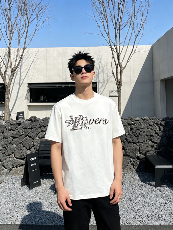 最高級ルイヴィトンスーパーコピー Louis Vuitton コットン 2026年春夏新作:クラシッククルーネック半袖Tシャツclothes202600484 ルイ・ヴィトン メンズ ホワイト クルーネック Tシャツ - 画像 (4)