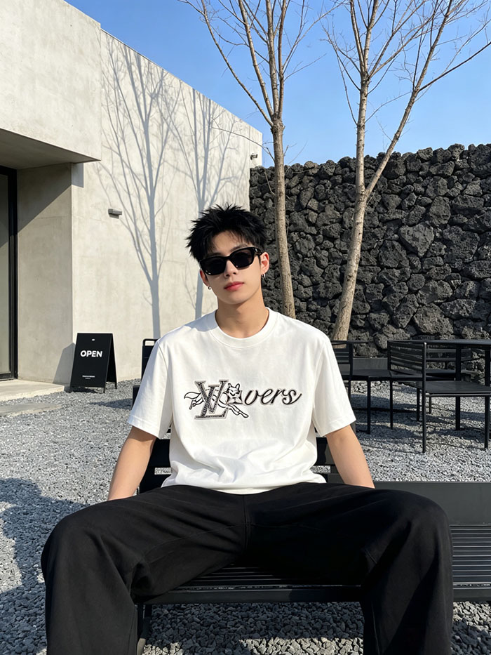 最高級ルイヴィトンスーパーコピー Louis Vuitton コットン 2026年春夏新作:クラシッククルーネック半袖Tシャツclothes202600484 ルイ・ヴィトン メンズ ホワイト クルーネック Tシャツ - 画像 (3)