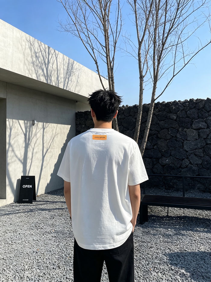 最高級ルイヴィトンスーパーコピー Louis Vuitton コットン 2026年春夏新作:クラシッククルーネック半袖Tシャツclothes202600484 ルイ・ヴィトン メンズ ホワイト クルーネック Tシャツ - 画像 (2)