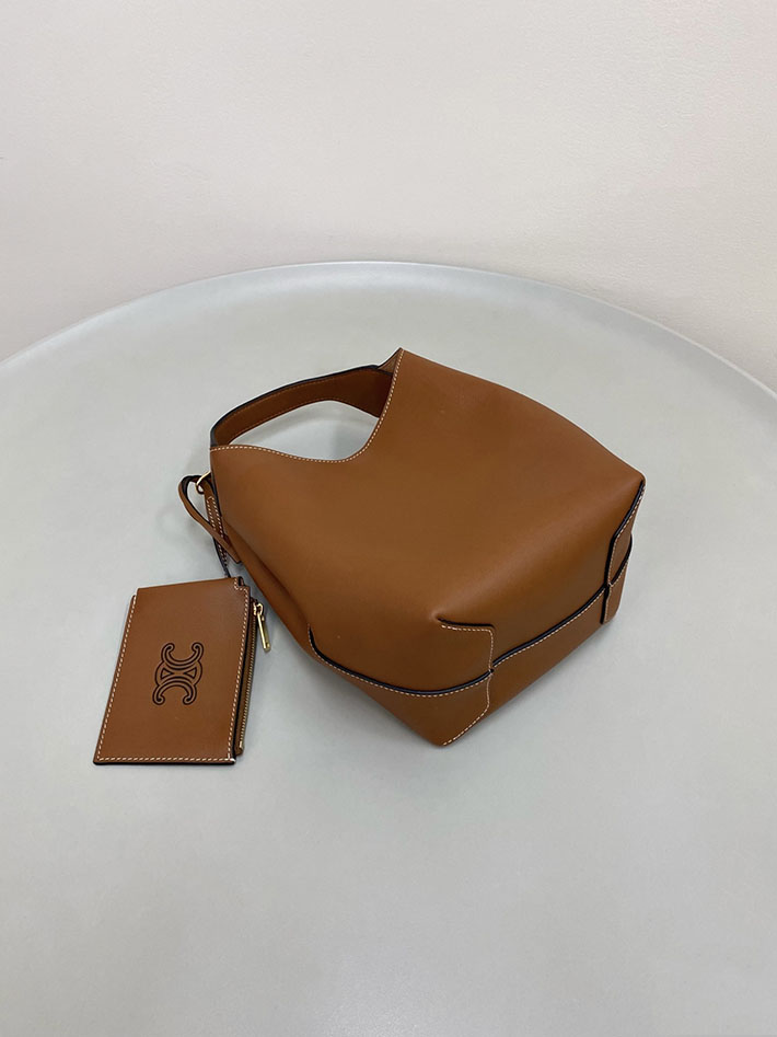 最高級セリーヌスーパーコピー CELINE スモールホーボー サプルスムースカーフスキン タン L10133Q71.04LU セリーヌ ホーボーバッグ - 画像 (7)
