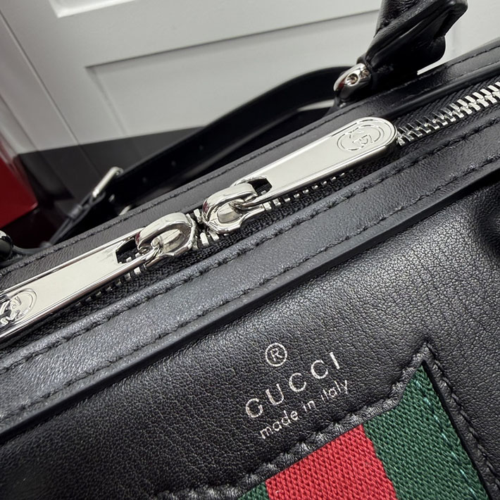 グッチ直営アウトレット店 GUCCI ウェブ トレードマーク スモール ダッフルバッグ ブラック 866980 AAGF7 1053 グッチ バッグ アウトレット - 画像 (5)