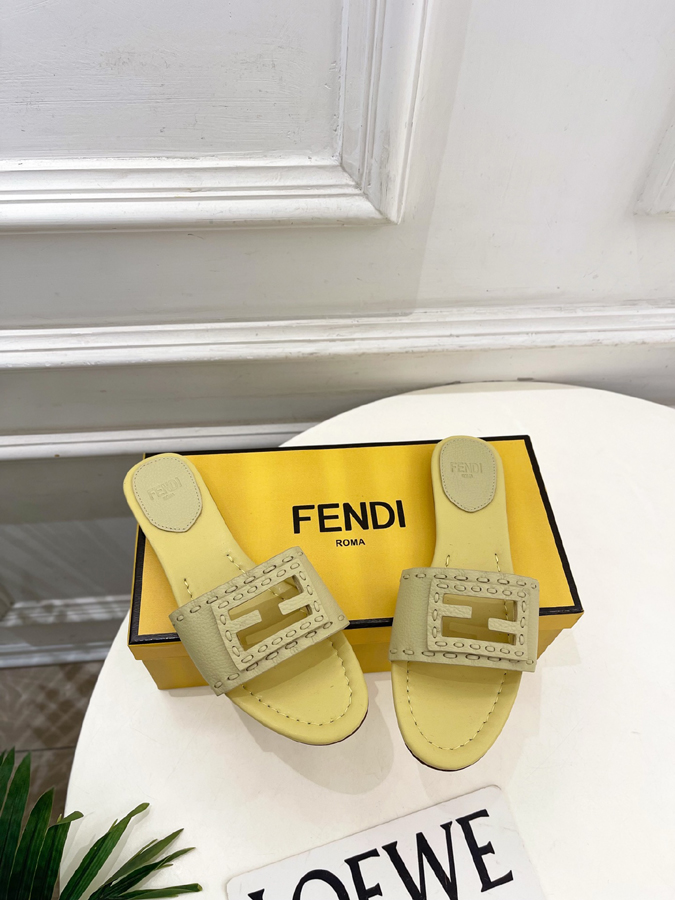 FENDI(フェンディ)| 2026春夏新作コレクション フェンディサンダルコピー - 画像 (2)